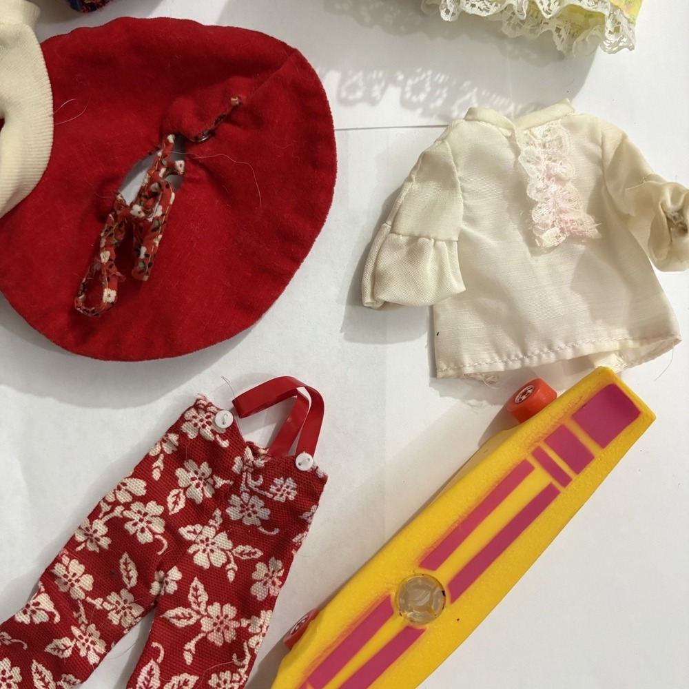 LOT Vintage 1960's 1970's 1980's 1990's Skipper Outfits Jap Shoes - Picture 9 of 10